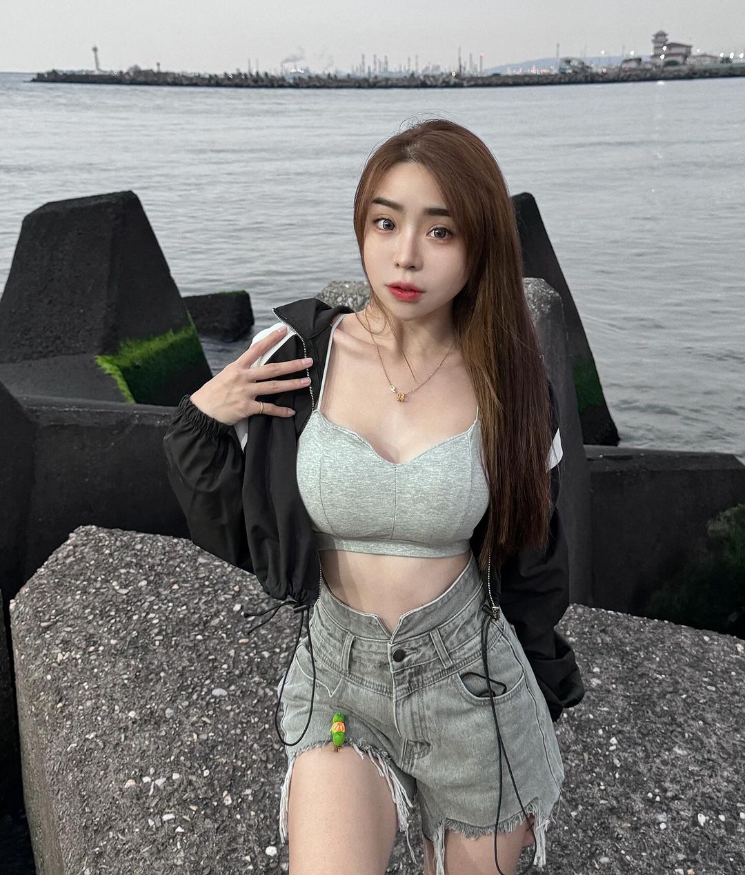 美乳正妹「林衣蘋」滿滿深溝擄獲網友芳心 快受不了-第1章-图片2