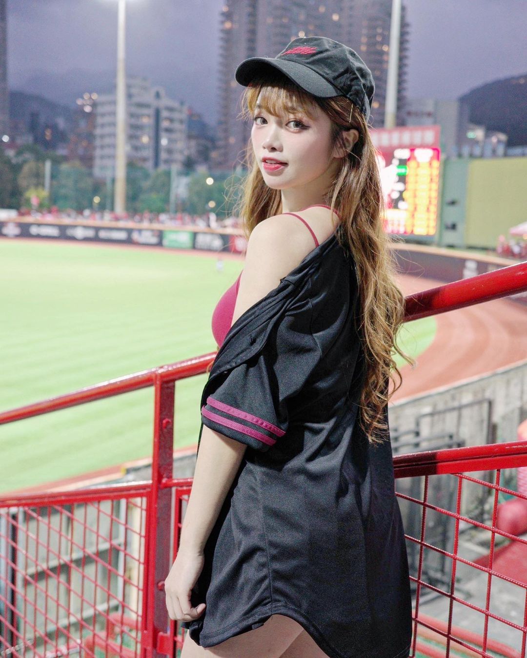 啦啦隊正妹「曲羿」甜美氣質外型瞬間融化眾人-第1章-图片1