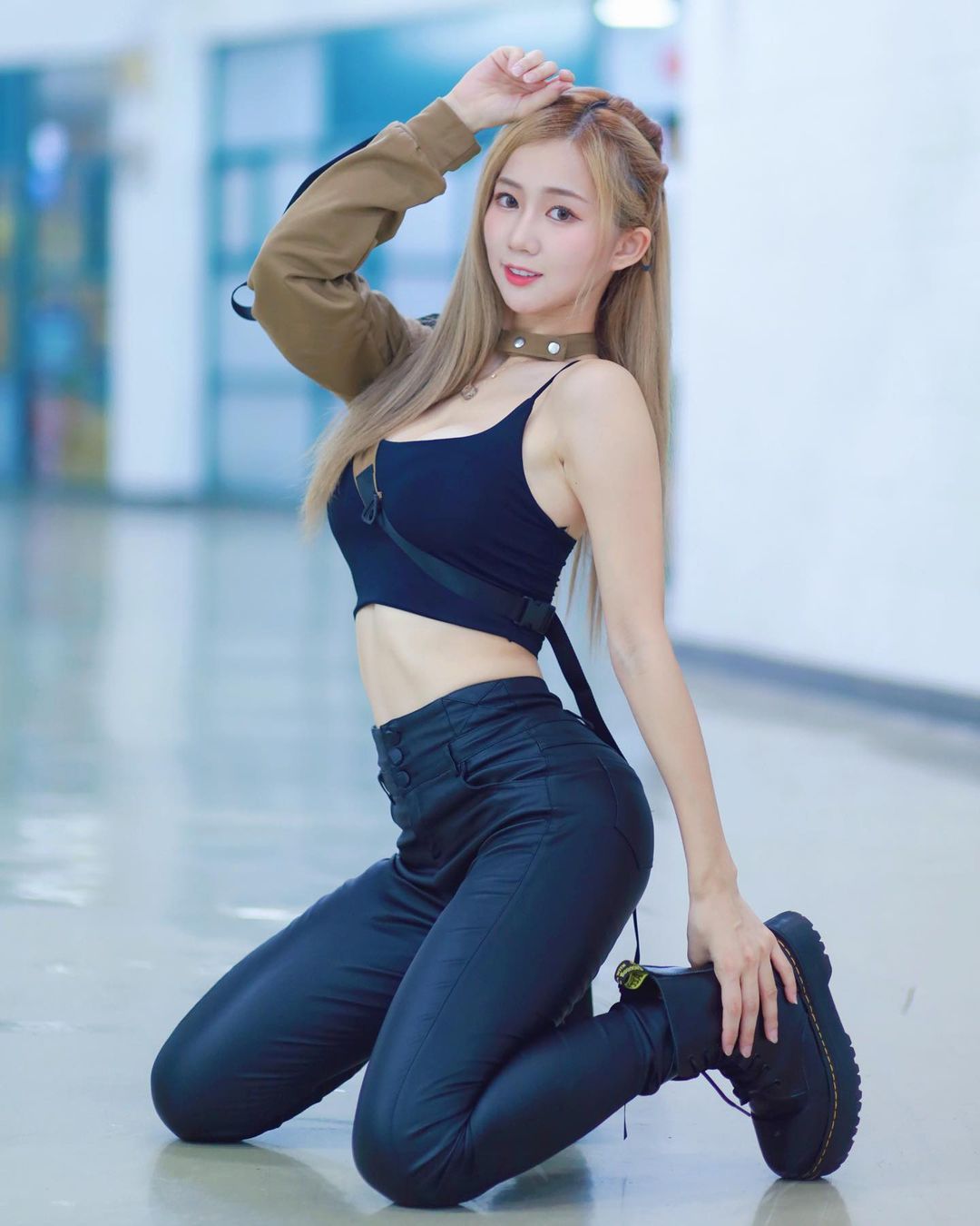 電眼甜心「秀秀子Emily」氣質充滿魔幻勾引 深深沈迷-第1章-图片1