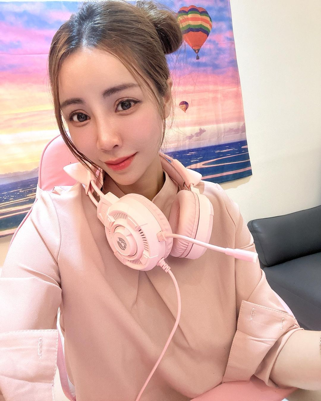 「Angel Liya莉亞」 結實火辣辣身材 緊身衣胸型超明顯-第1章-图片5