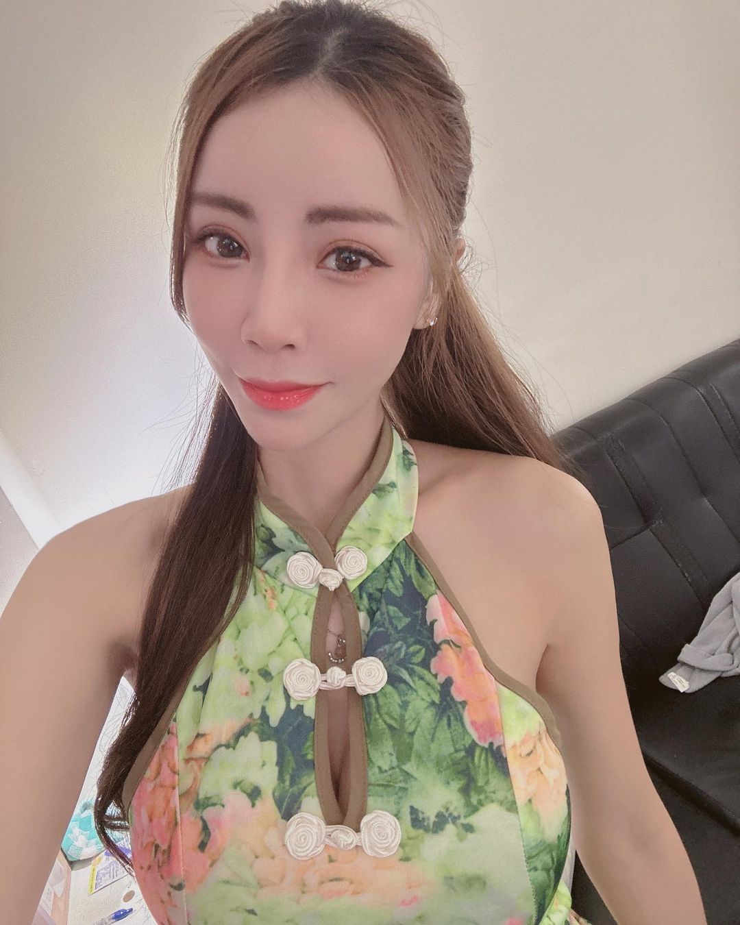 「Angel Liya莉亞」 結實火辣辣身材 緊身衣胸型超明顯-第1章-图片9