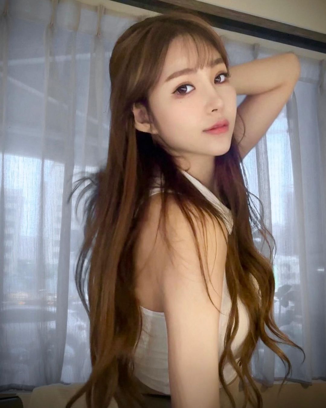 氣質美人「趙采瑄」傲人上圍搭配細長白腿尺度大開引人遐想-第1章-图片9