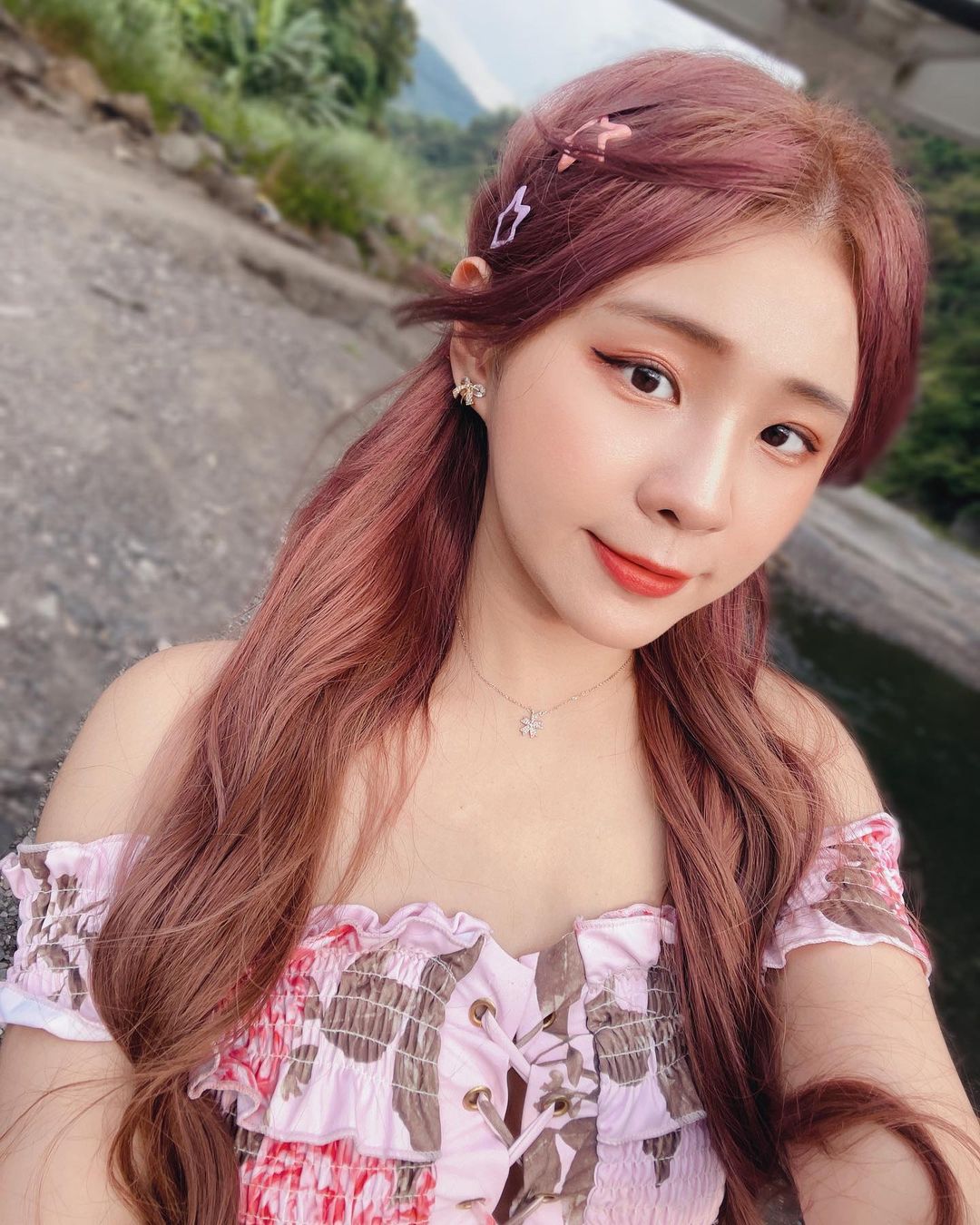 美乳女孩「呼呼」飽滿曲線引人遐想 還有超甜笑容-第1章-图片5