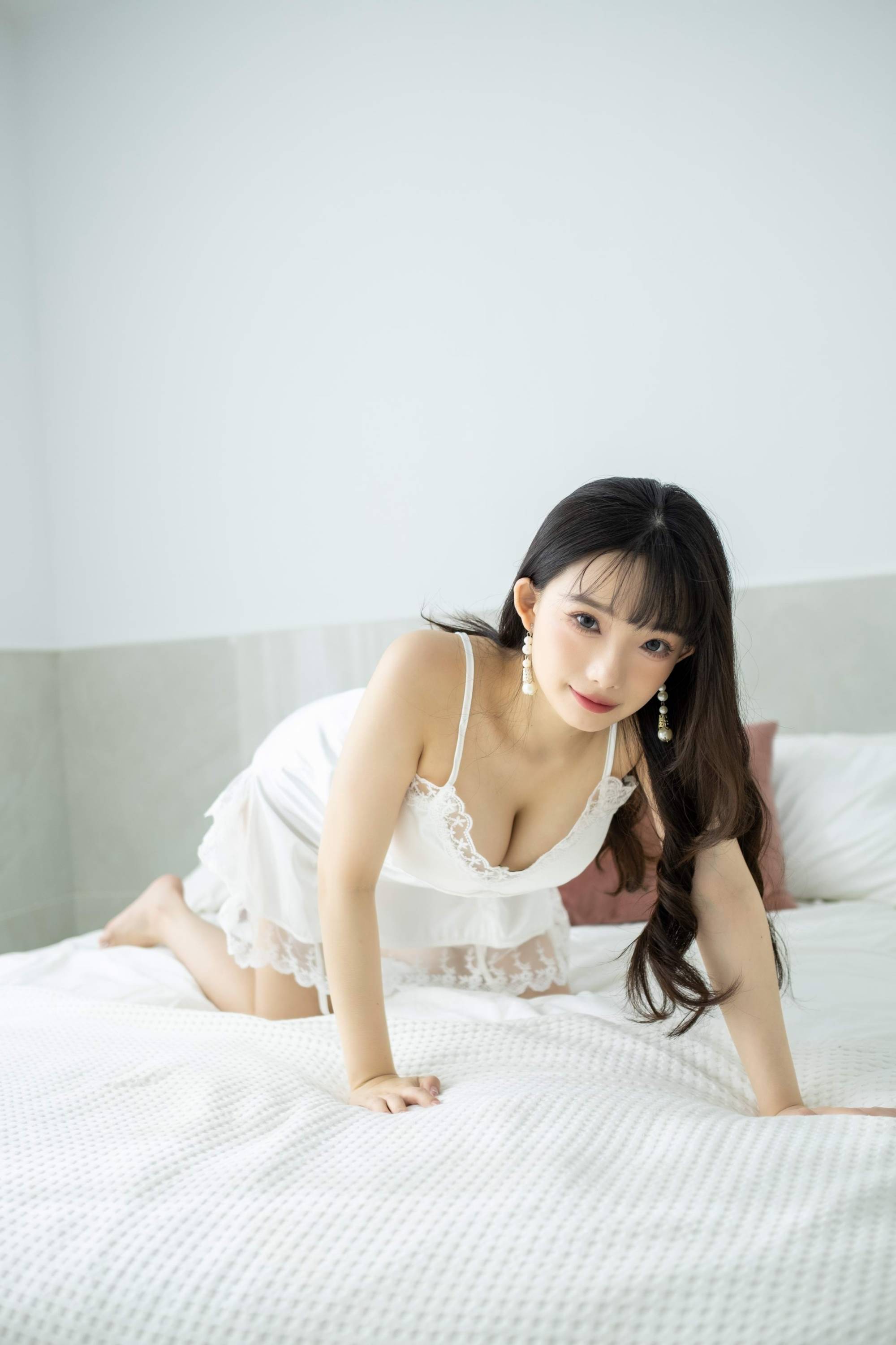 【美腿番外篇系列】長腿美模 佞佞 白色睡衣 高跟美腿【107P】-第1章-图片80