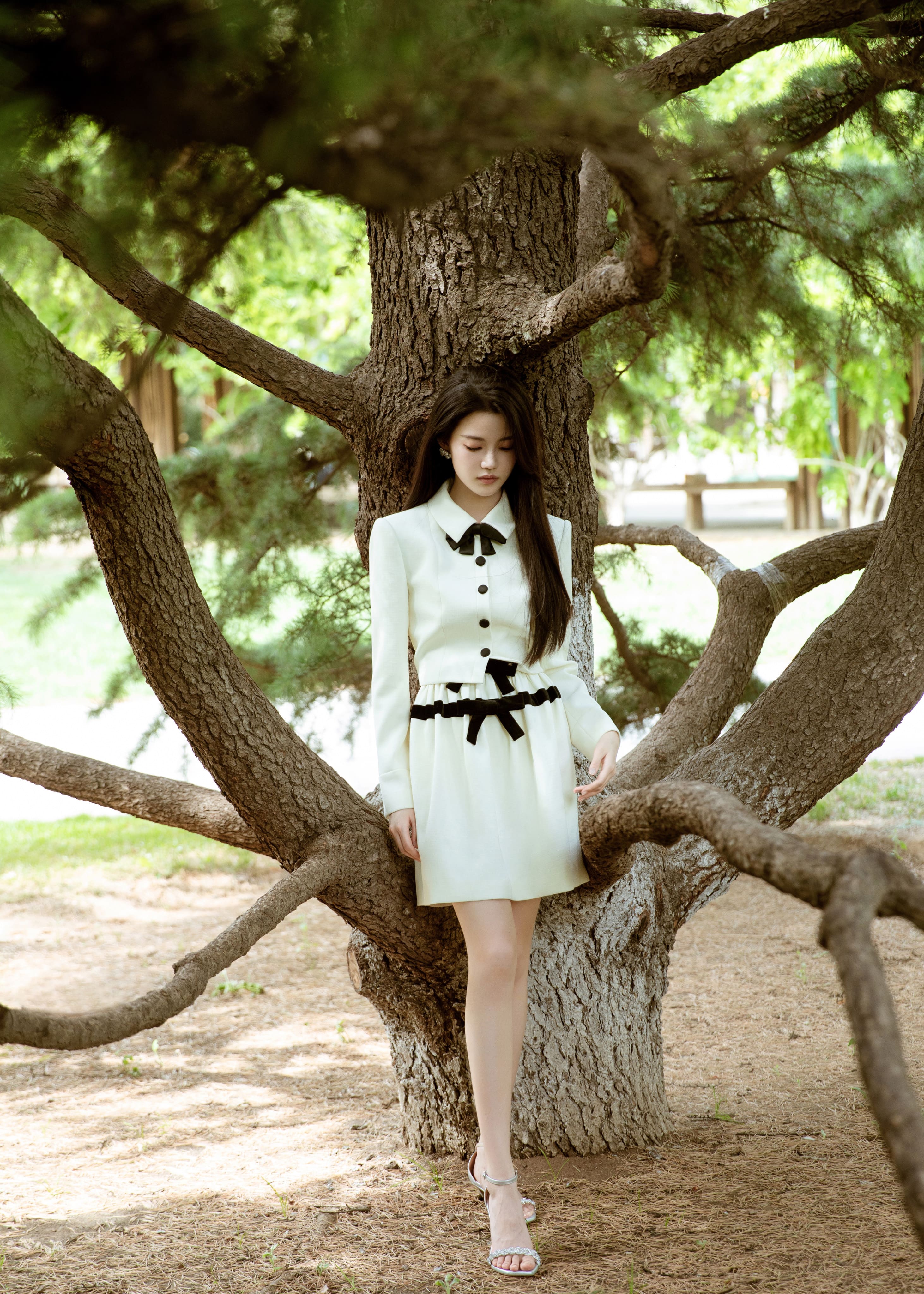 忙裡偷閒綠草茵—孫珍妮[高清寫真]-第1章-图片1