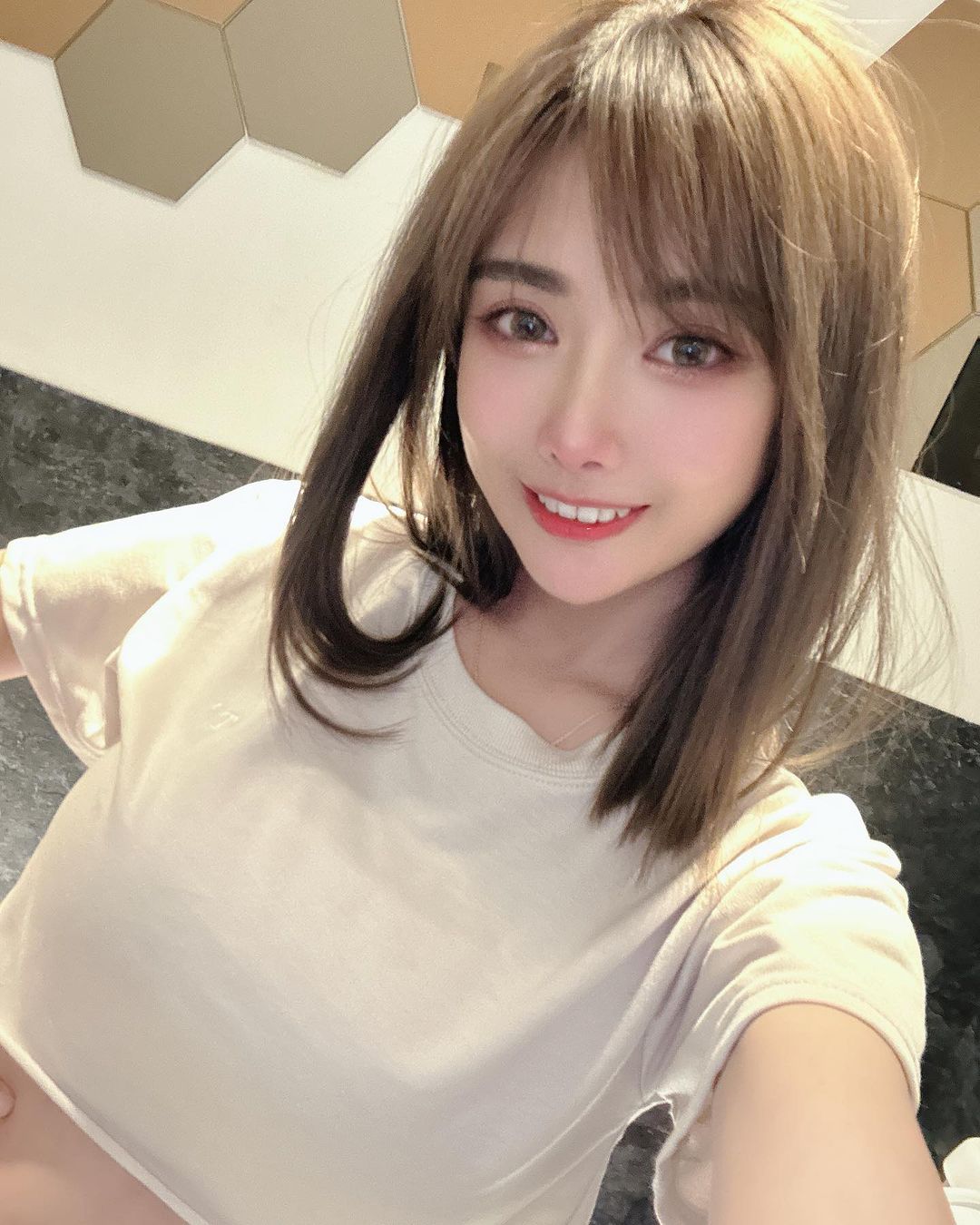 甜心尤物「點點」人正又有料笑容甜魅力大爆發直接讓人暈船-第1章-图片2