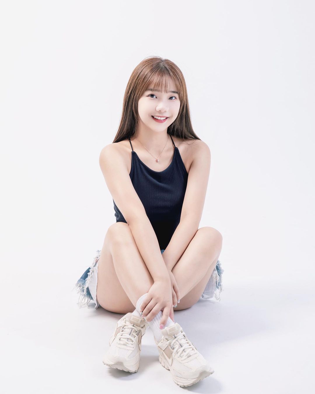 啦啦隊女孩「奶昔」豐滿上圍讓人為之一亮-第1章-图片7