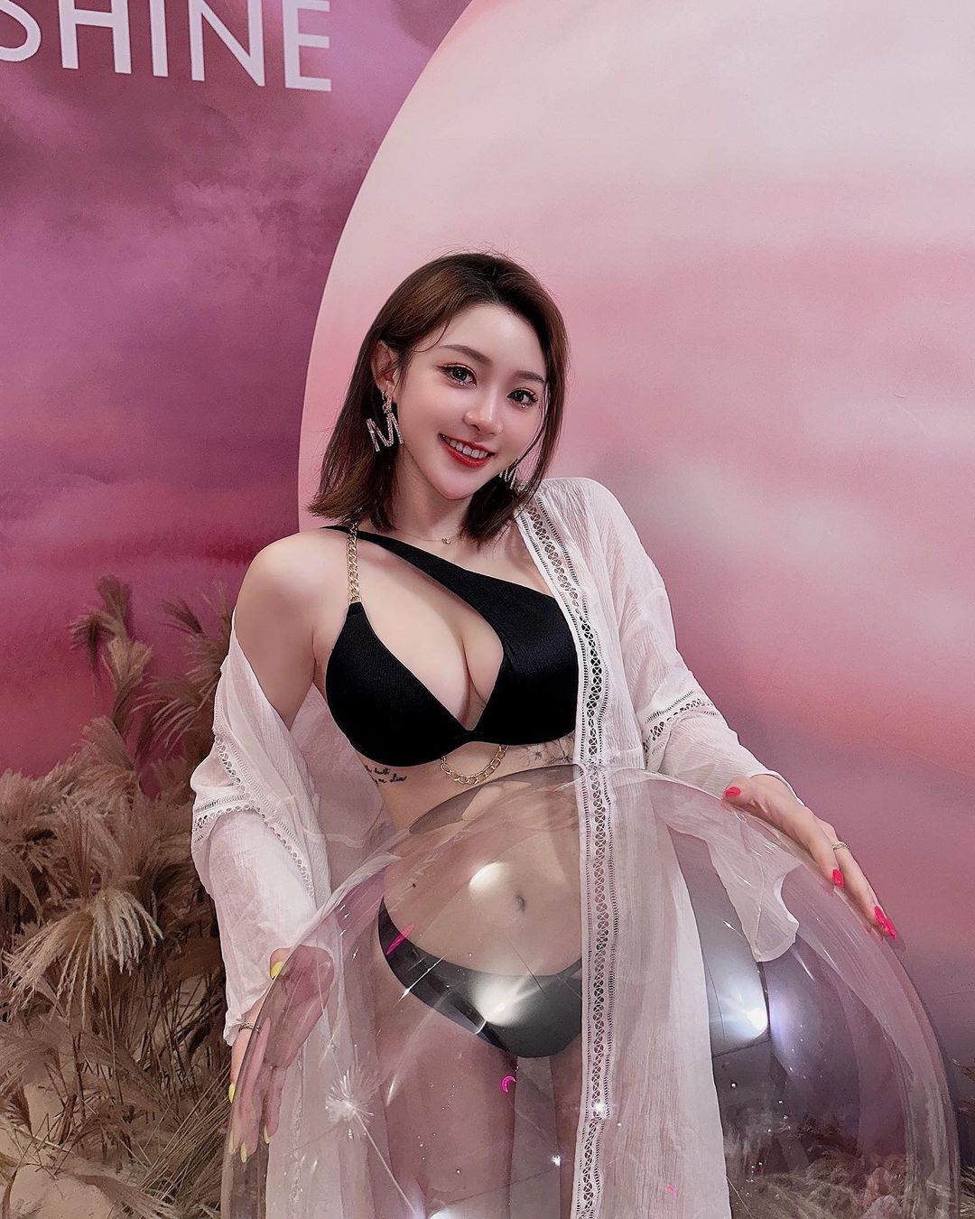 正妹「mila咪啦」逆天長腿有夠火辣比基尼下還有養眼酥胸-第1章-图片6