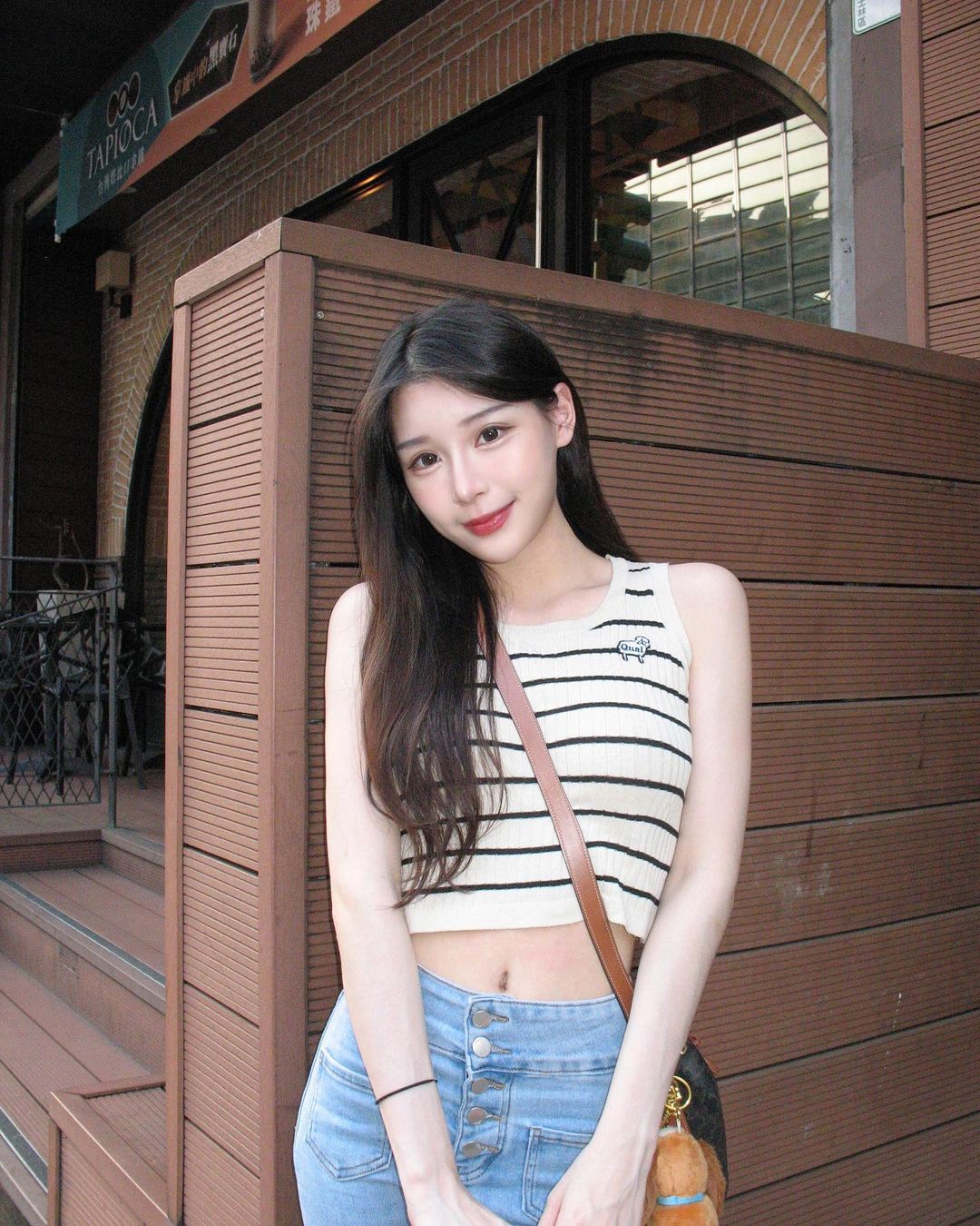 大眼正妹「Chin沁柔 」纖細窈窕好白嫩 邪惡視角辣炸-第1章-图片2