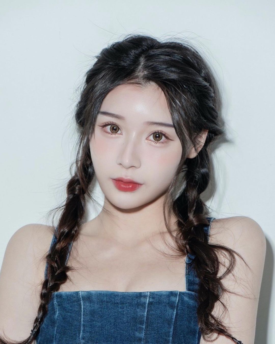 大眼正妹「Chin沁柔 」纖細窈窕好白嫩 邪惡視角辣炸-第1章-图片9