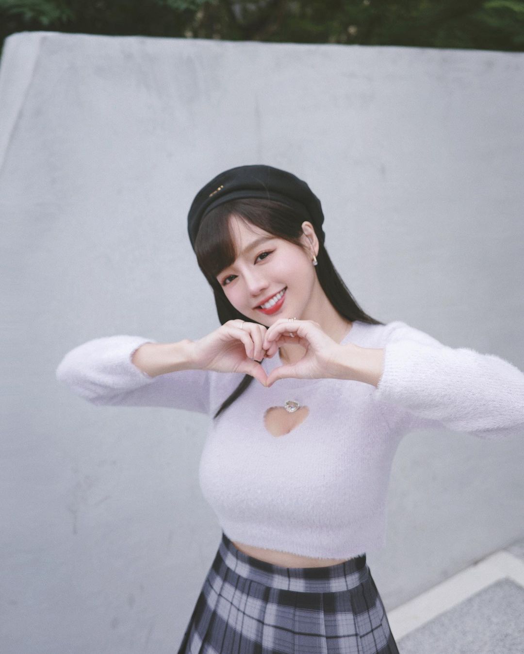 「丘涵」清甜笑容超治癒 身材豐滿有致圈粉上萬人-第1章-图片4