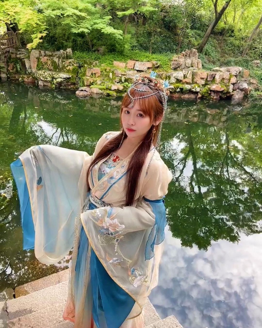 「IreneHuang媁哥」身材又白又嫩全是焦點-第1章-图片1