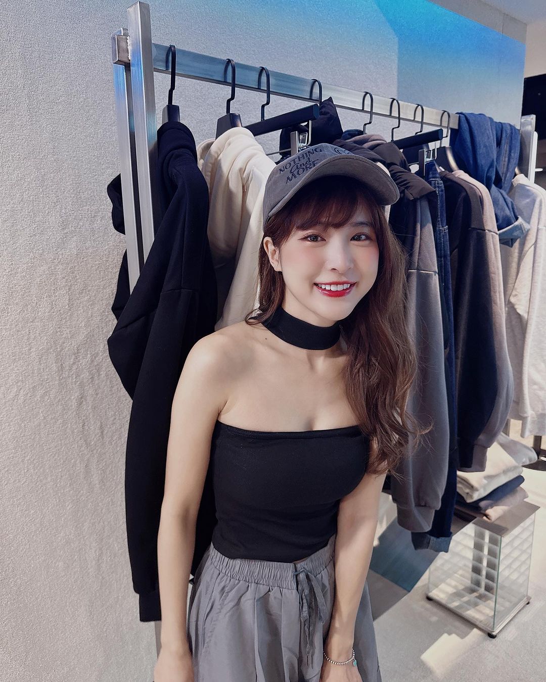 樂天女神「孟潔MJ」甜美臉蛋配上魔鬼身材 飽滿渾圓火辣-第1章-图片2