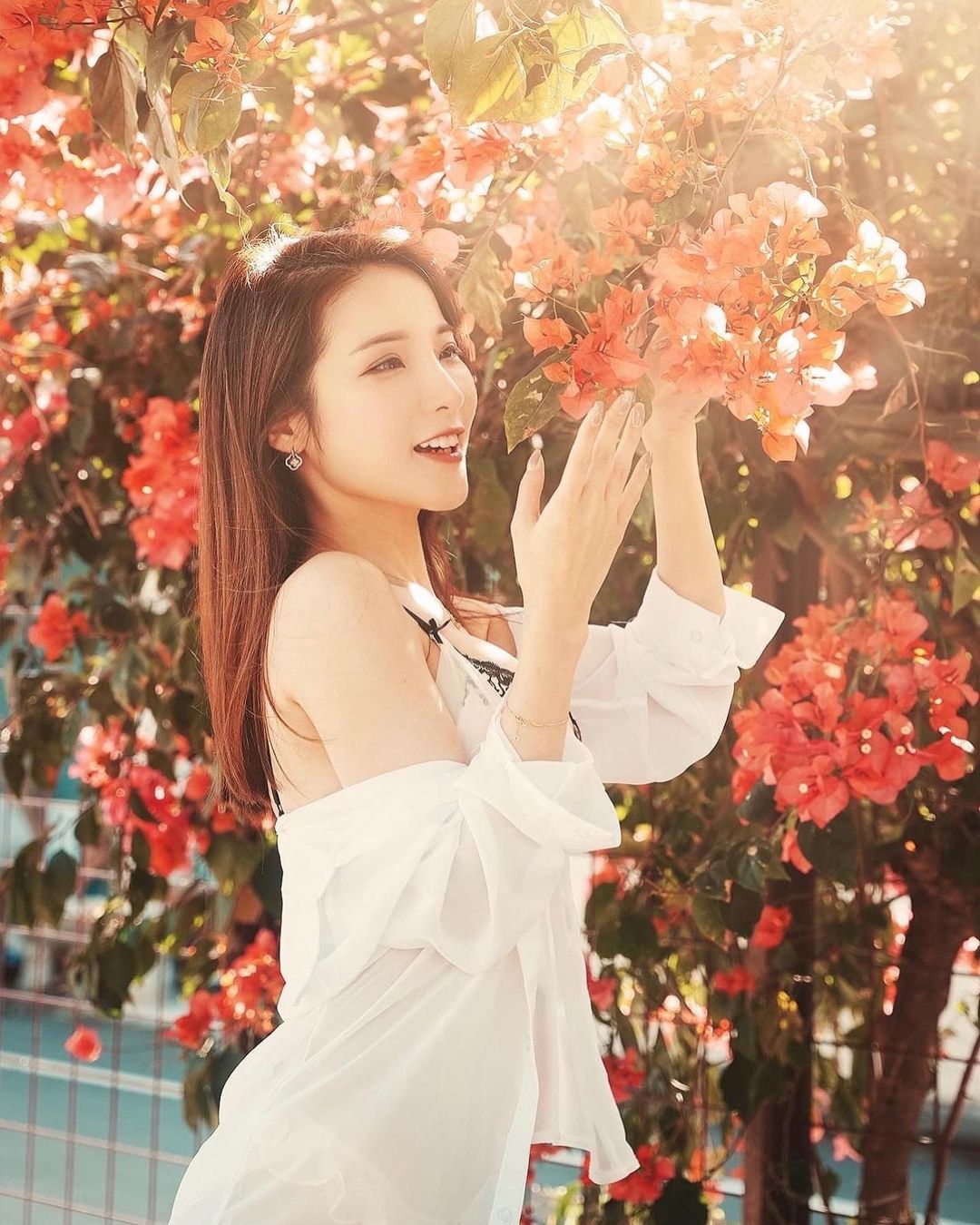 美胸Model「霏霏」深邃事業線配上迷人甜笑 讓人看到都醉了-第1章-图片6