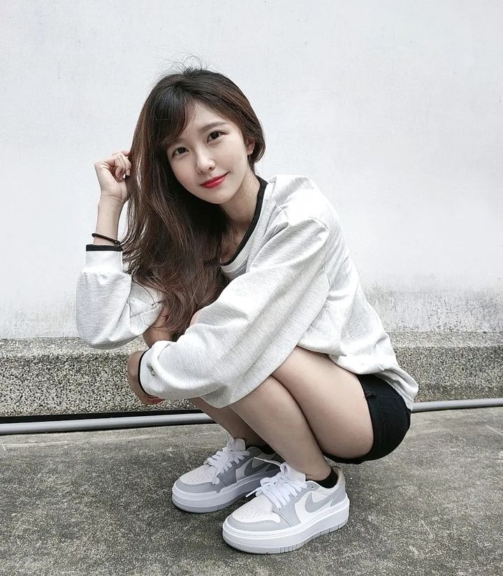 氣質正妹「阿倪」外型滿分 火辣長腿吸睛誘人-第1章-图片4