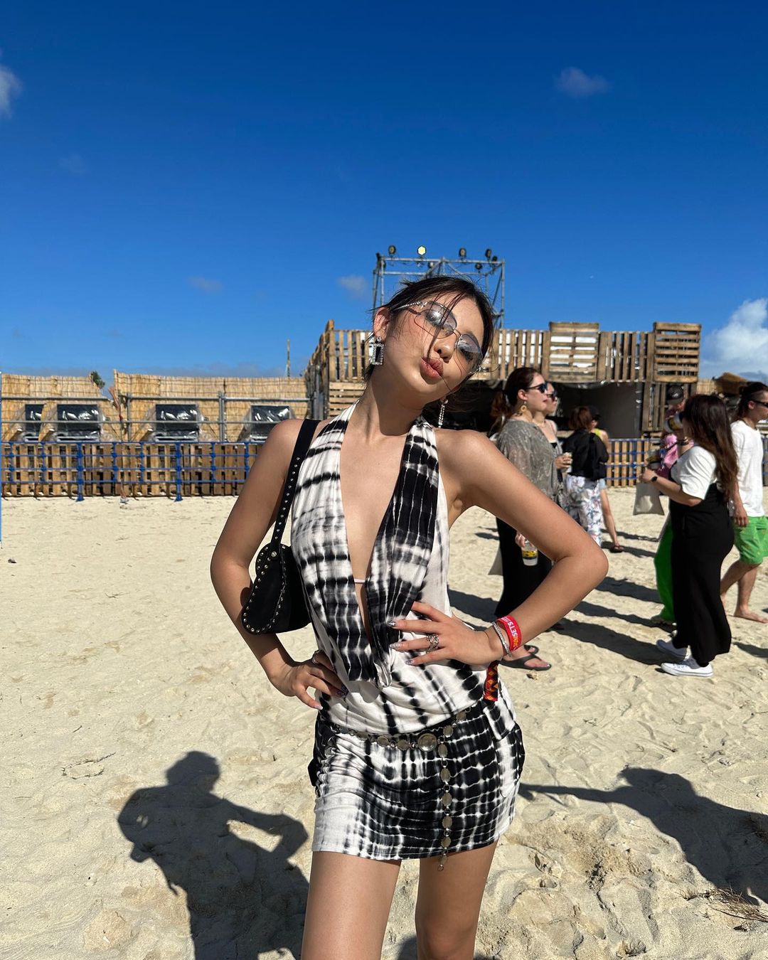 「劉子萌Joyce」美艷系女孩性感曲線一覽無遺-第1章-图片3