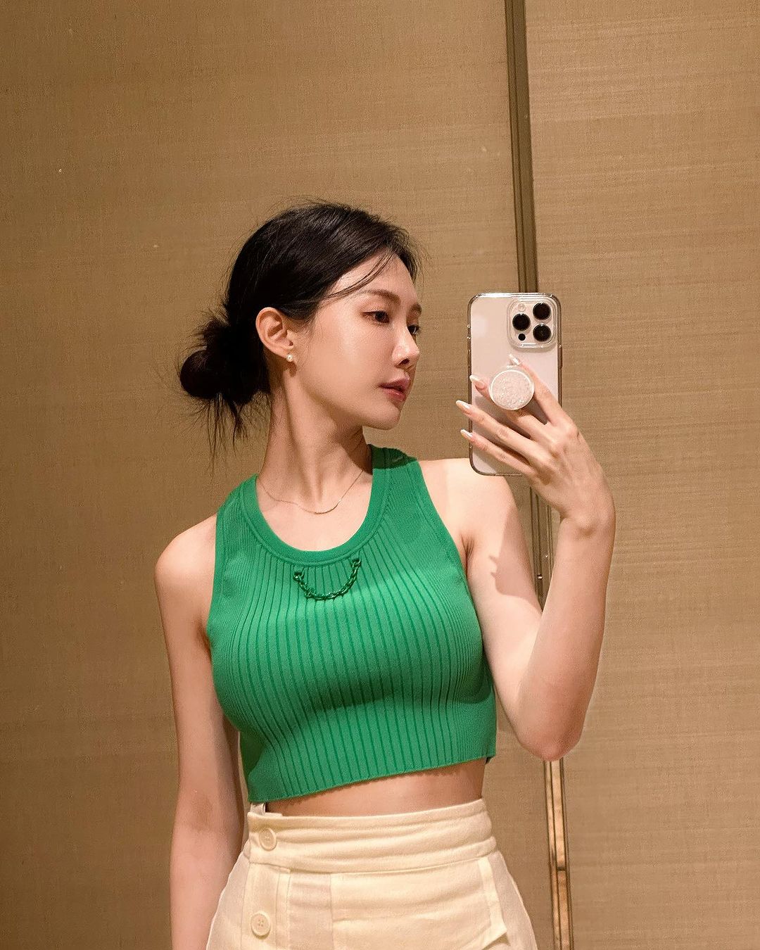 氣質逼人 「鄔又曦」小露酥胸視角好銷魂啊-第1章-图片1