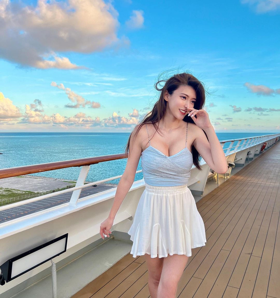 「張舒晴」甜美臉蛋還有優質美乳 一見就暈船-第1章-图片3