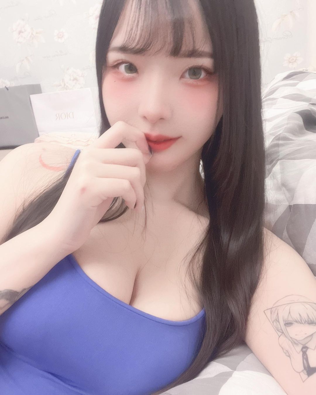 正妹實況主「哈妮」美胸深溝露出震撼力太強 難以招架-第1章-图片2