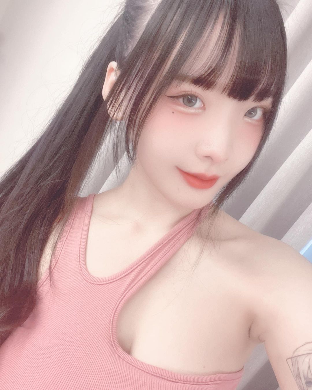 正妹實況主「哈妮」美胸深溝露出震撼力太強 難以招架-第1章-图片3