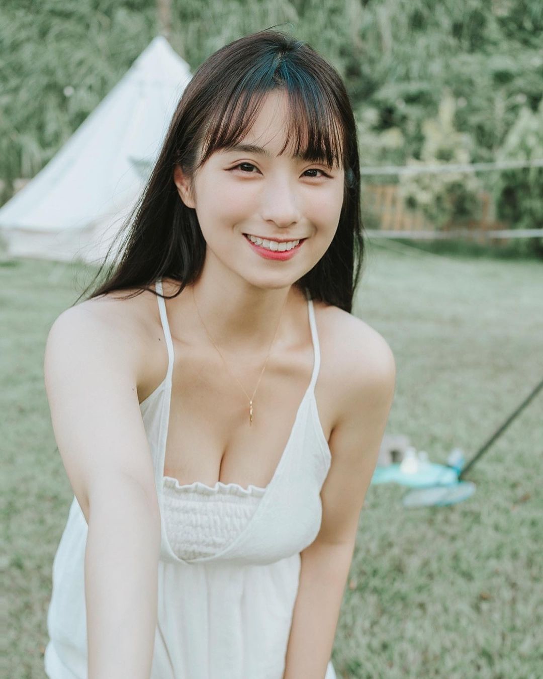 正妹YT「蘋蘋澎澎」胸前白嫩曲線太吸眼球 魅惑滿點-第1章-图片5