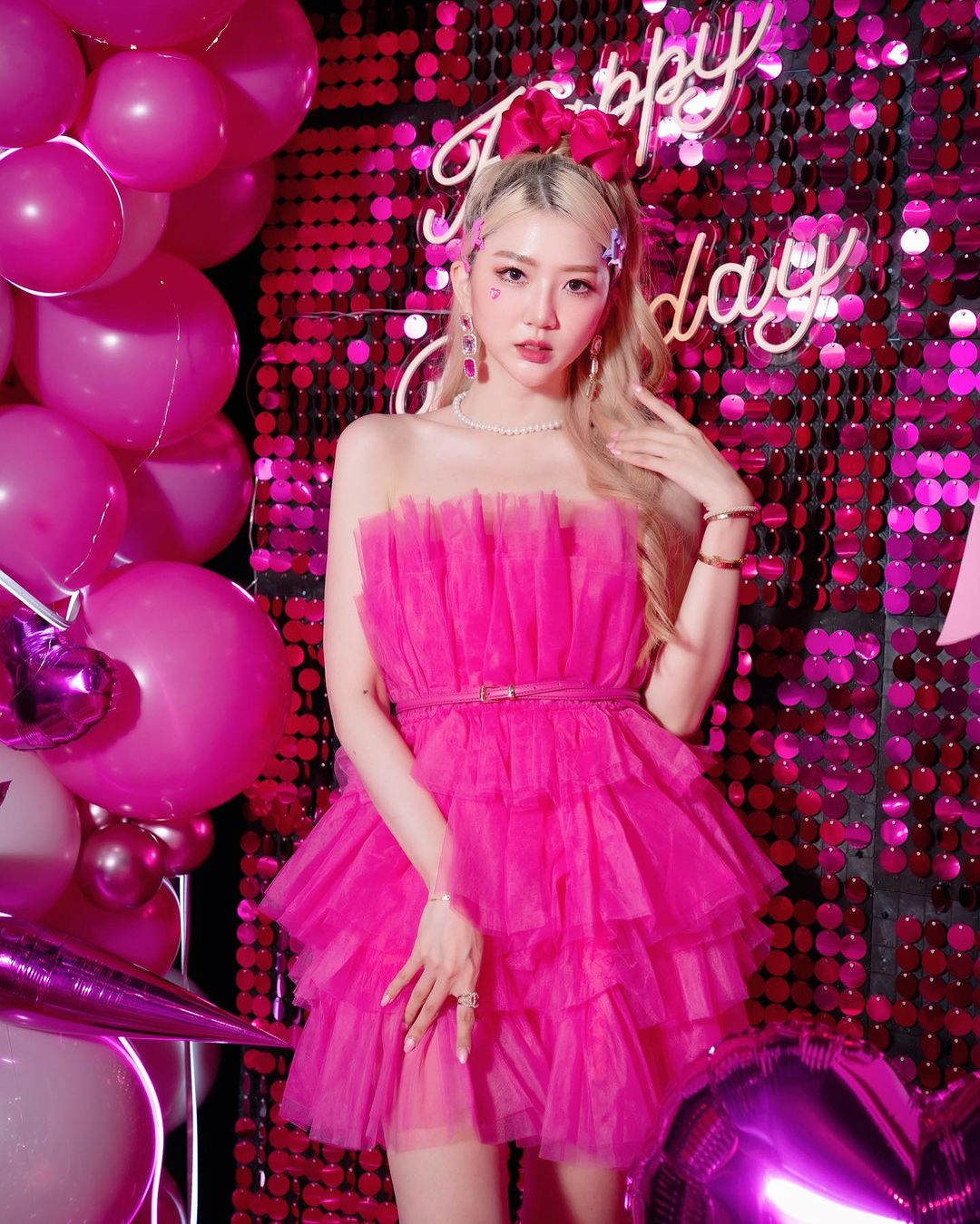 優質巨乳妹「萍萍兒Ping」小露酥胸讓人看了血脈賁張-第1章-图片1