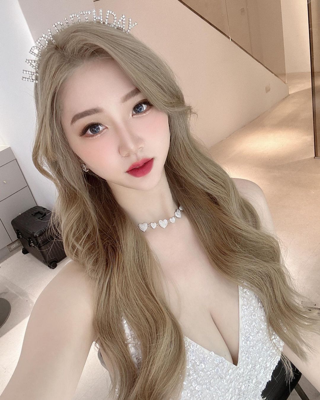 優質巨乳妹「萍萍兒Ping」小露酥胸讓人看了血脈賁張-第1章-图片3