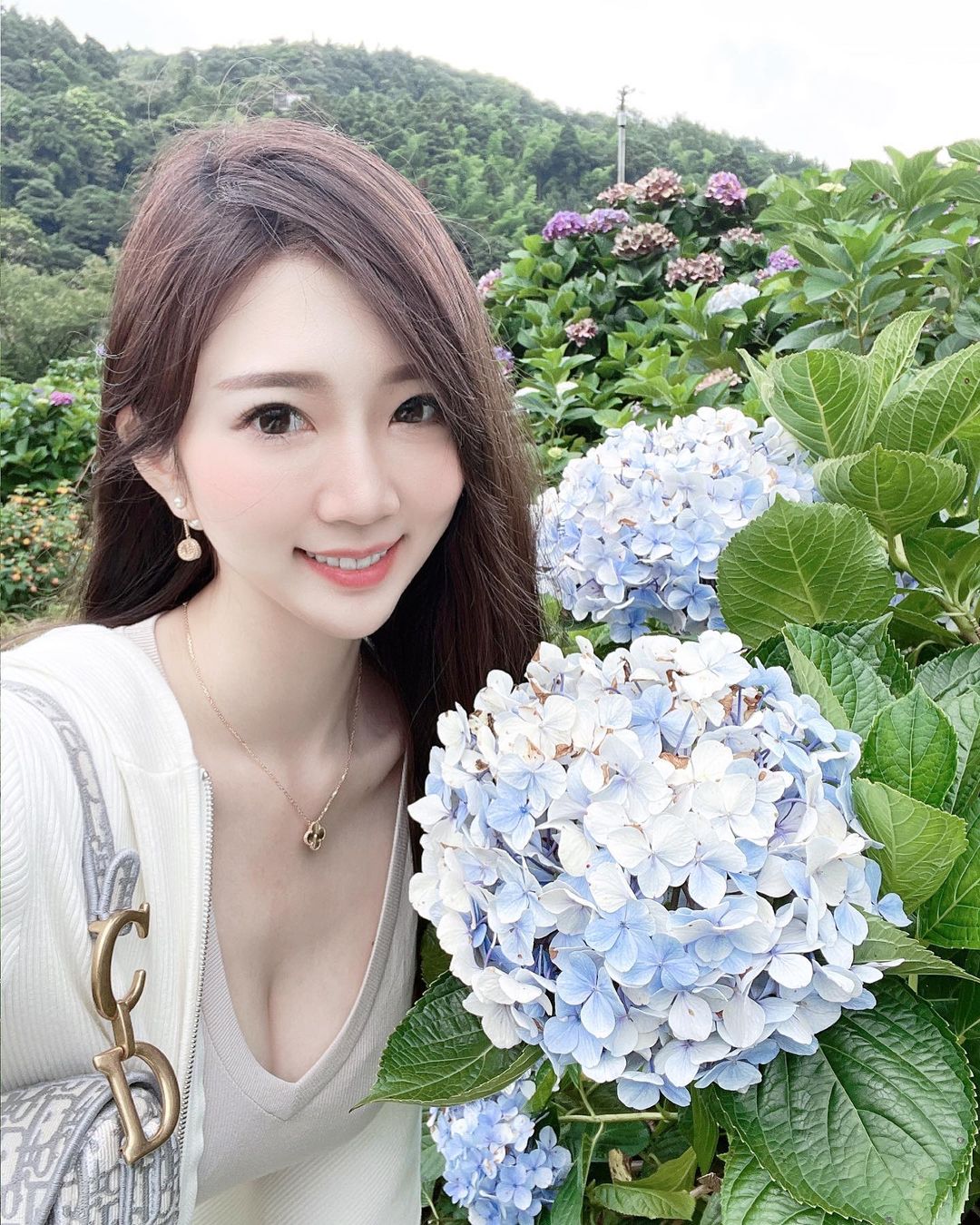 優質巨乳妹「萍萍兒Ping」小露酥胸讓人看了血脈賁張-第1章-图片10