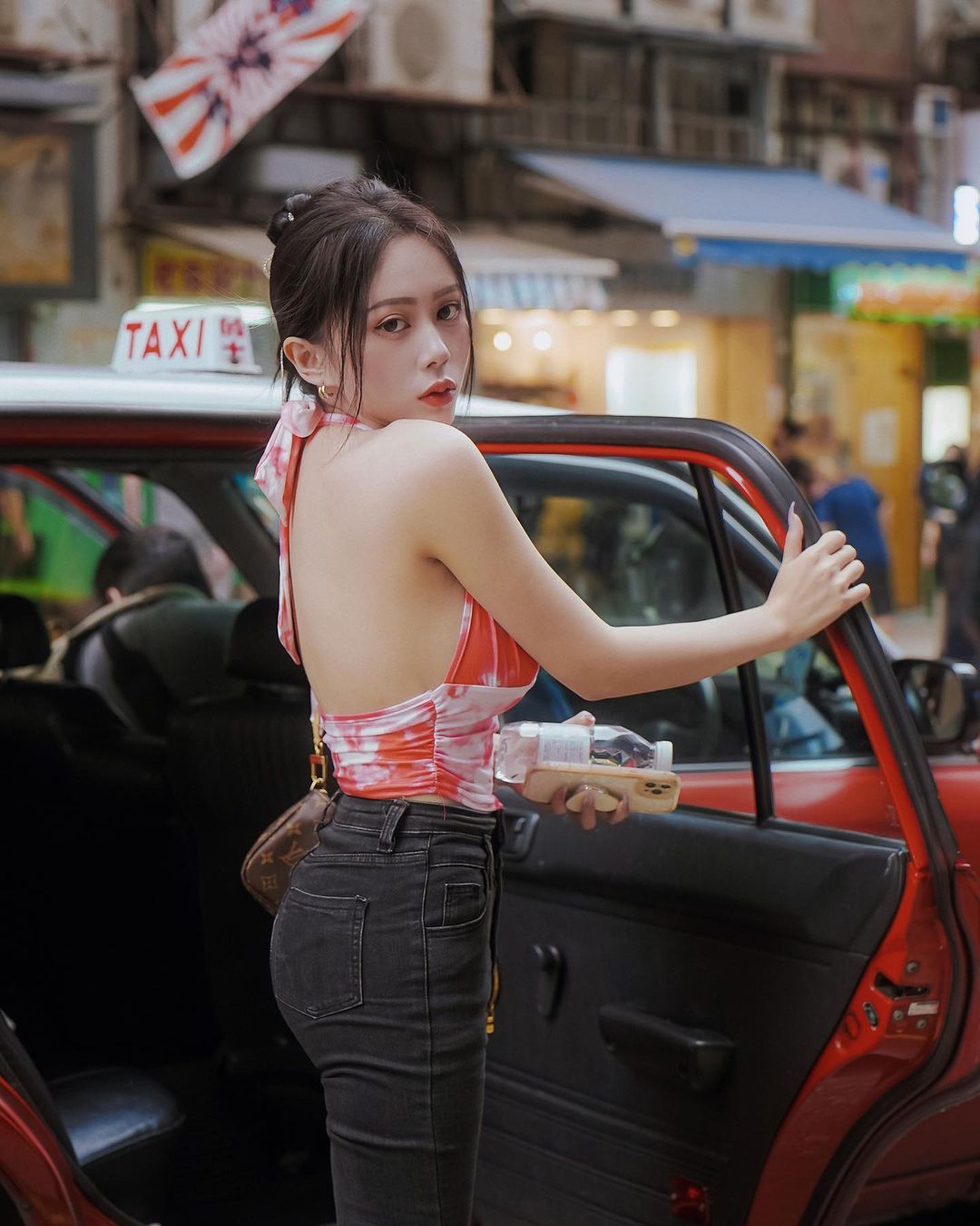 小魔女「寧寧」長髮飄逸曬正面事業線 點到為止的輕撩-第1章-图片5