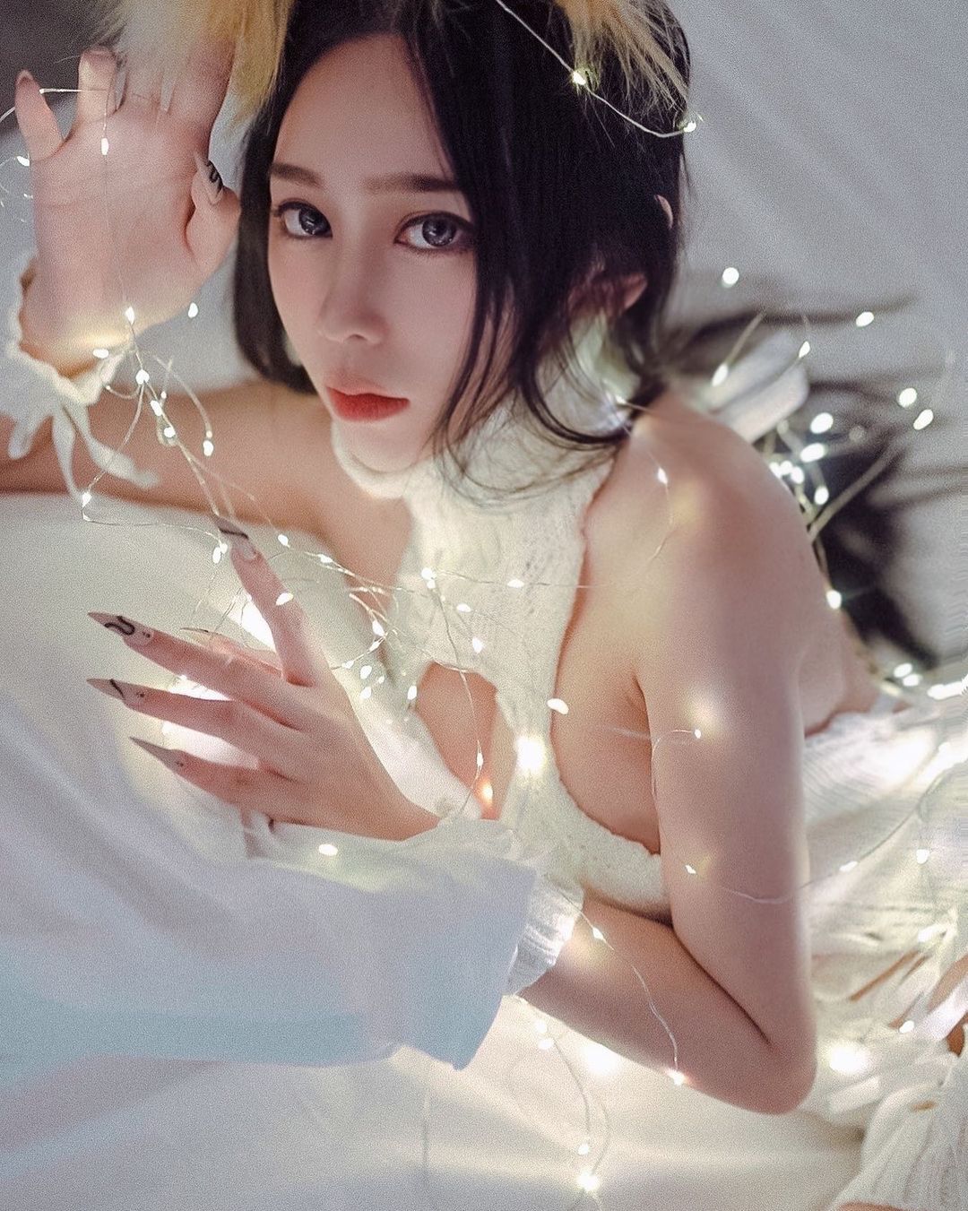 小魔女「寧寧」長髮飄逸曬正面事業線 點到為止的輕撩-第1章-图片8