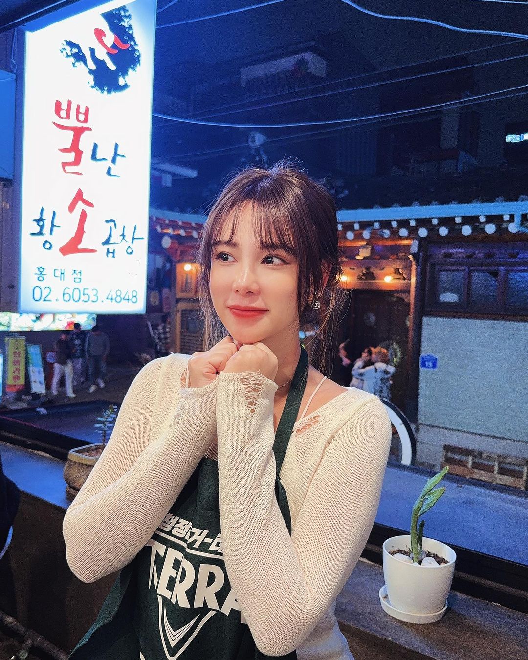 正妹「天菜小姐」帶著白嫩美乳乳能量滿天飛！深溝誰受得了-第1章-图片2