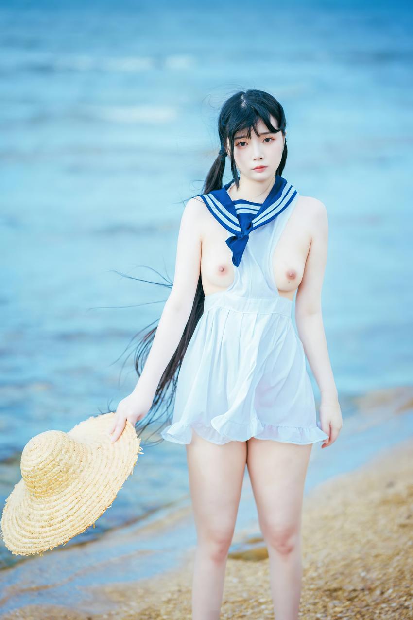 【網路收集】福利姬落落 《海灘獻寶》-第1章-图片24