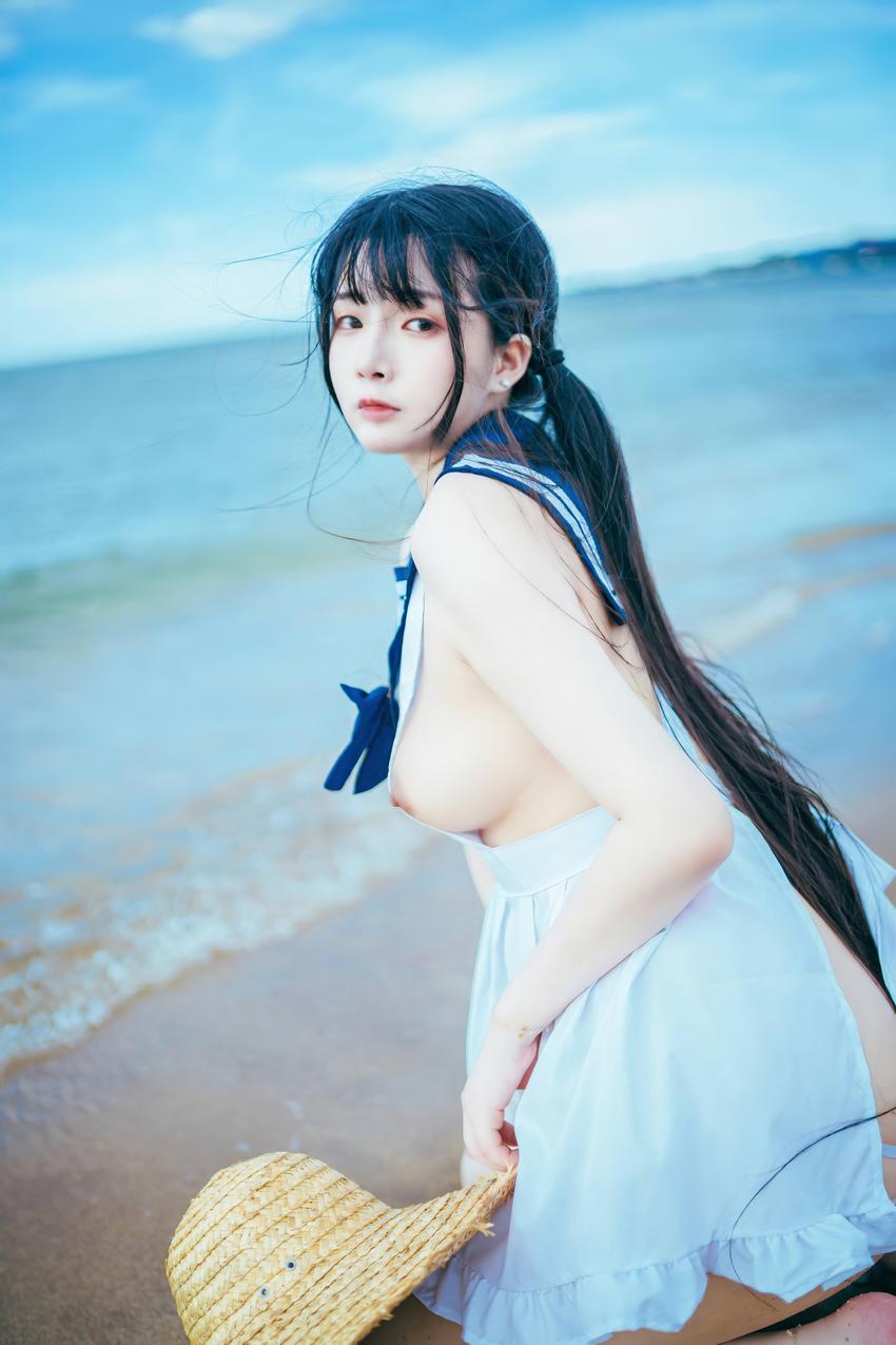【網路收集】福利姬落落 《海灘獻寶》-第1章-图片32