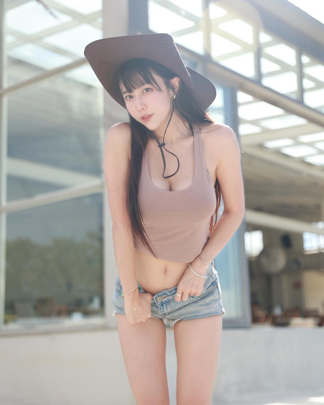 美乳姊姊「董梓甯」惹火身材讓人難耐 奶量有夠犯規-第1章-图片9