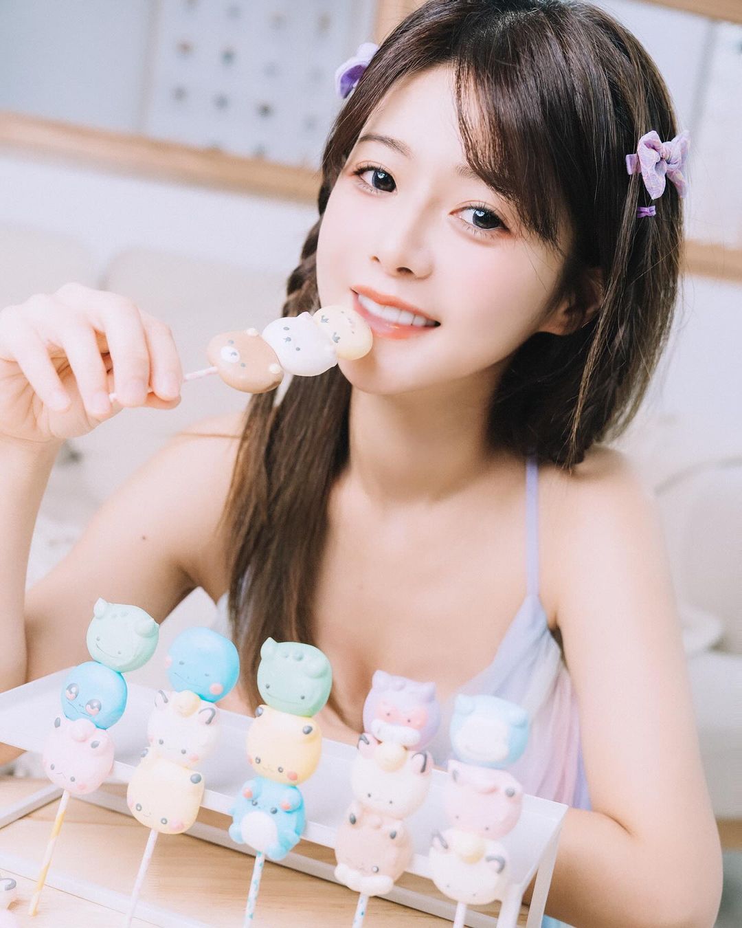 「小花姐接」空靈感甜笑讓人戀愛 中空養眼放送-第1章-图片5