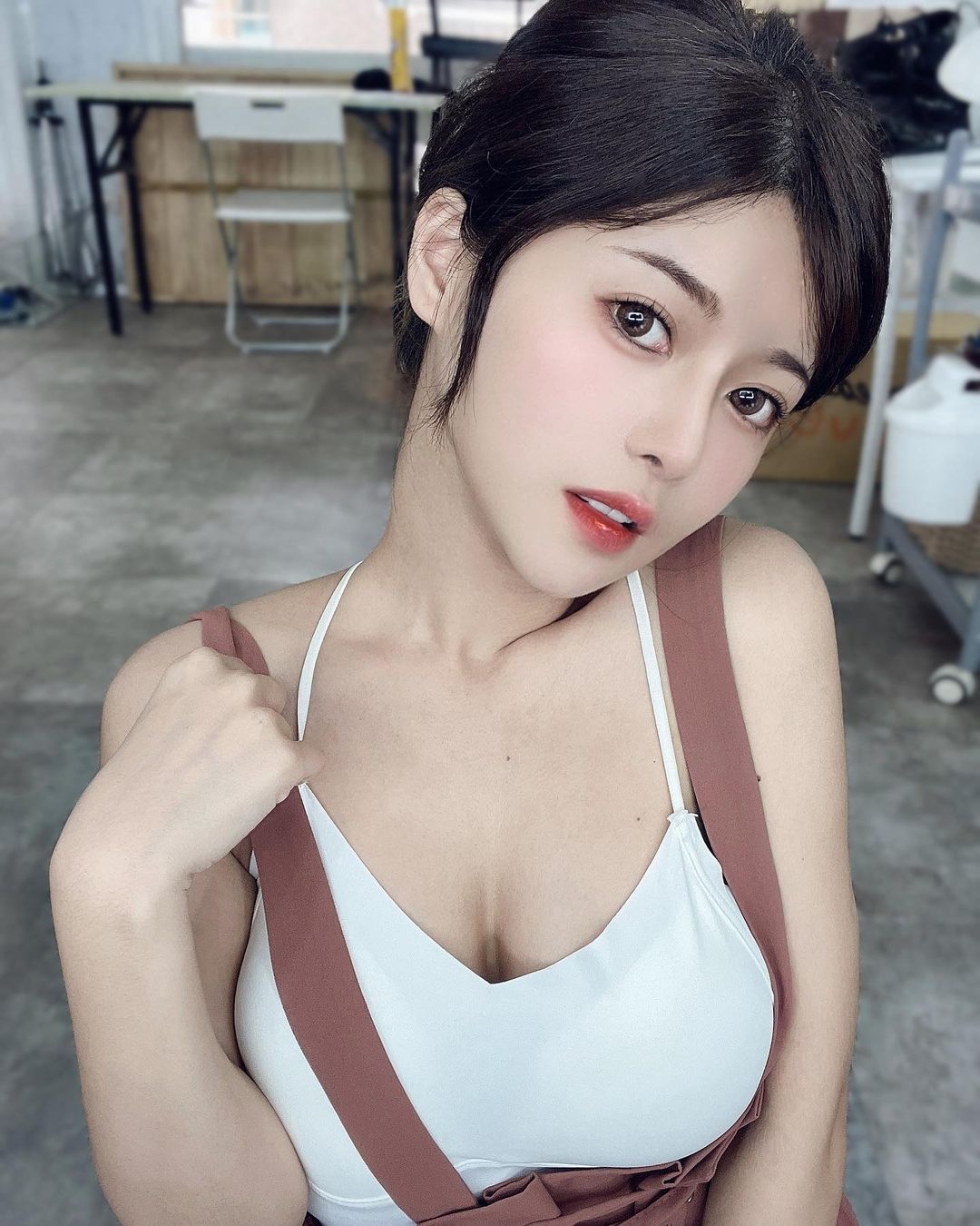 「小花姐接」空靈感甜笑讓人戀愛 中空養眼放送-第1章-图片8