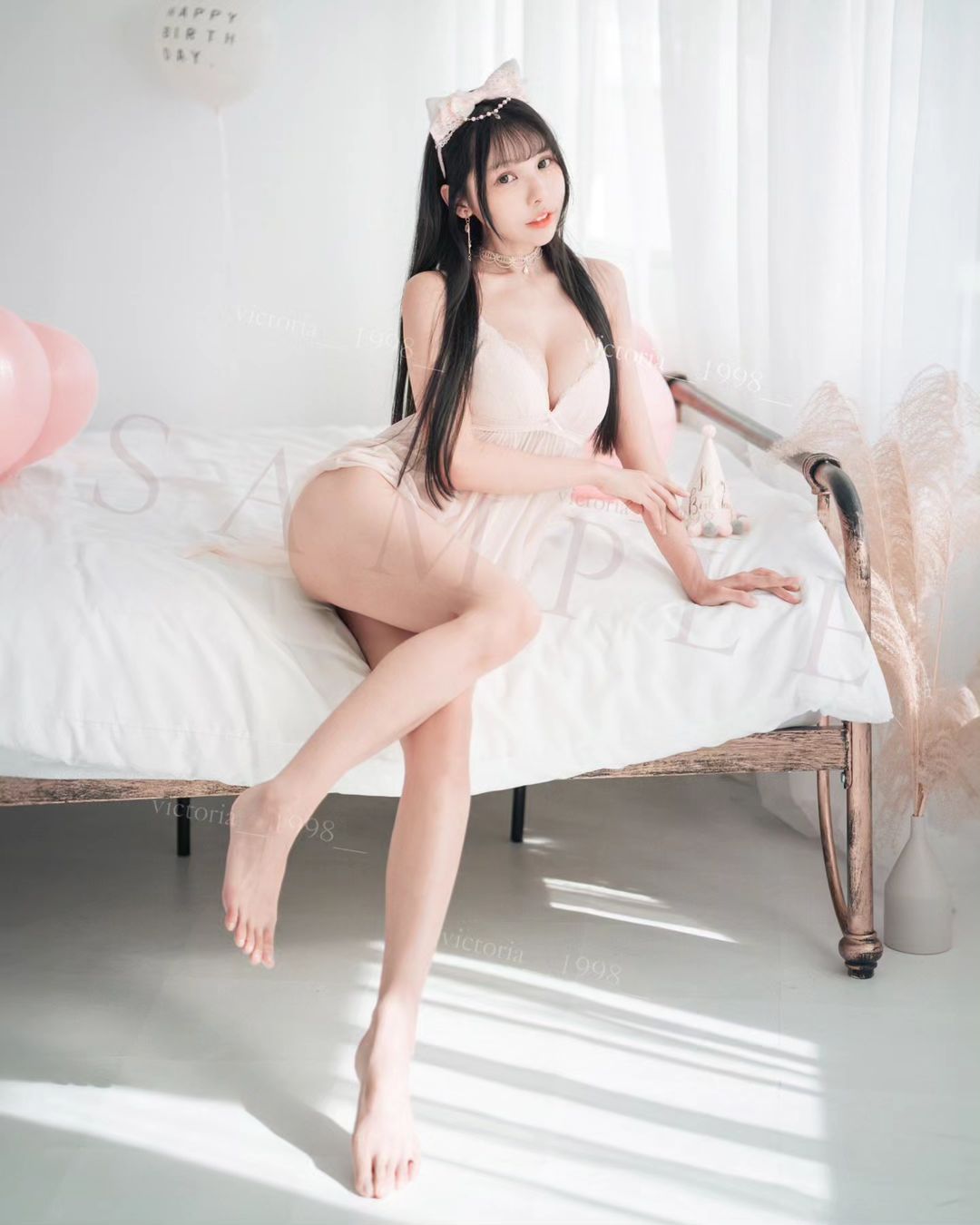 小妖精「依霜」飽滿雙乳露出視覺超顯眼 眼神太勾人-第1章-图片7