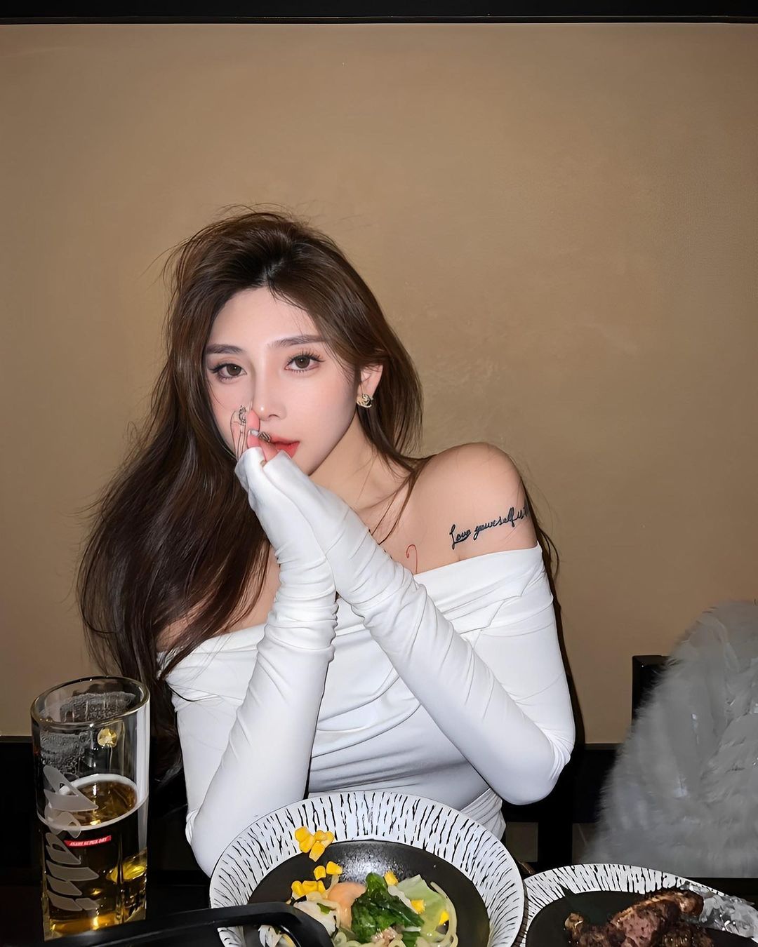 神正妹子「柔柔」遮掩不住的身材太火辣！迷人眼神好會放電-第1章-图片6