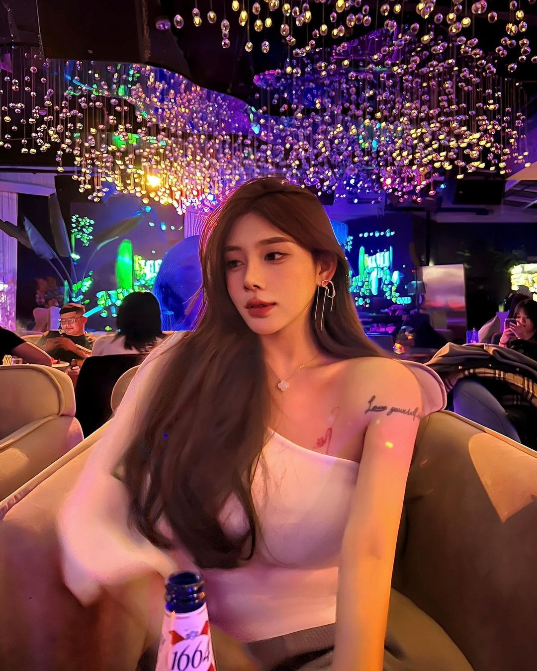 神正妹子「柔柔」遮掩不住的身材太火辣！迷人眼神好會放電-第1章-图片7