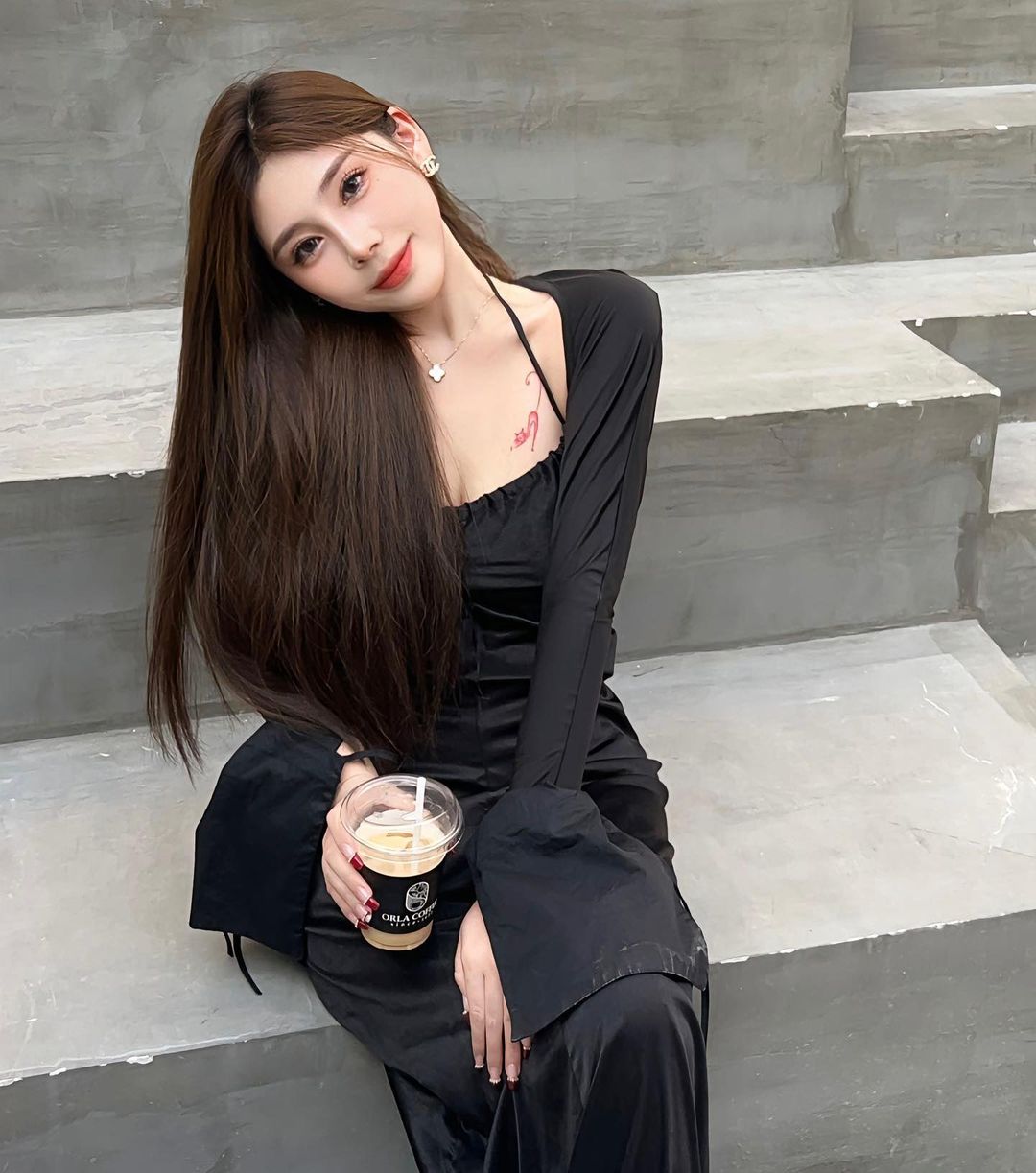 神正妹子「柔柔」遮掩不住的身材太火辣！迷人眼神好會放電-第1章-图片8