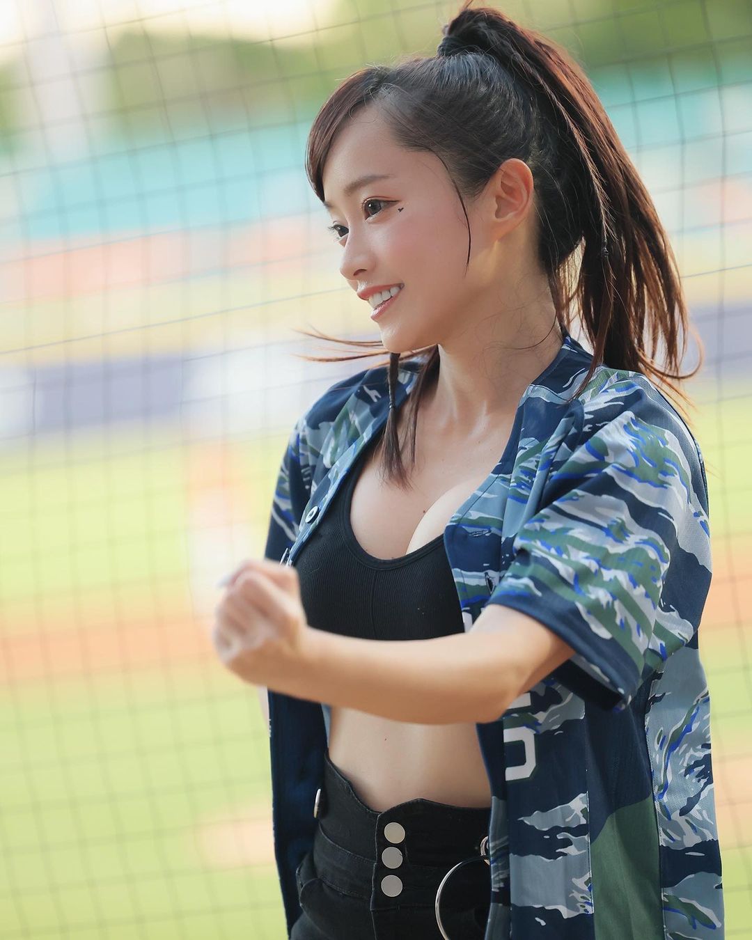 啦啦隊正妹「吳丹丹」甜美不失性感的身材佔據視線-第1章-图片1