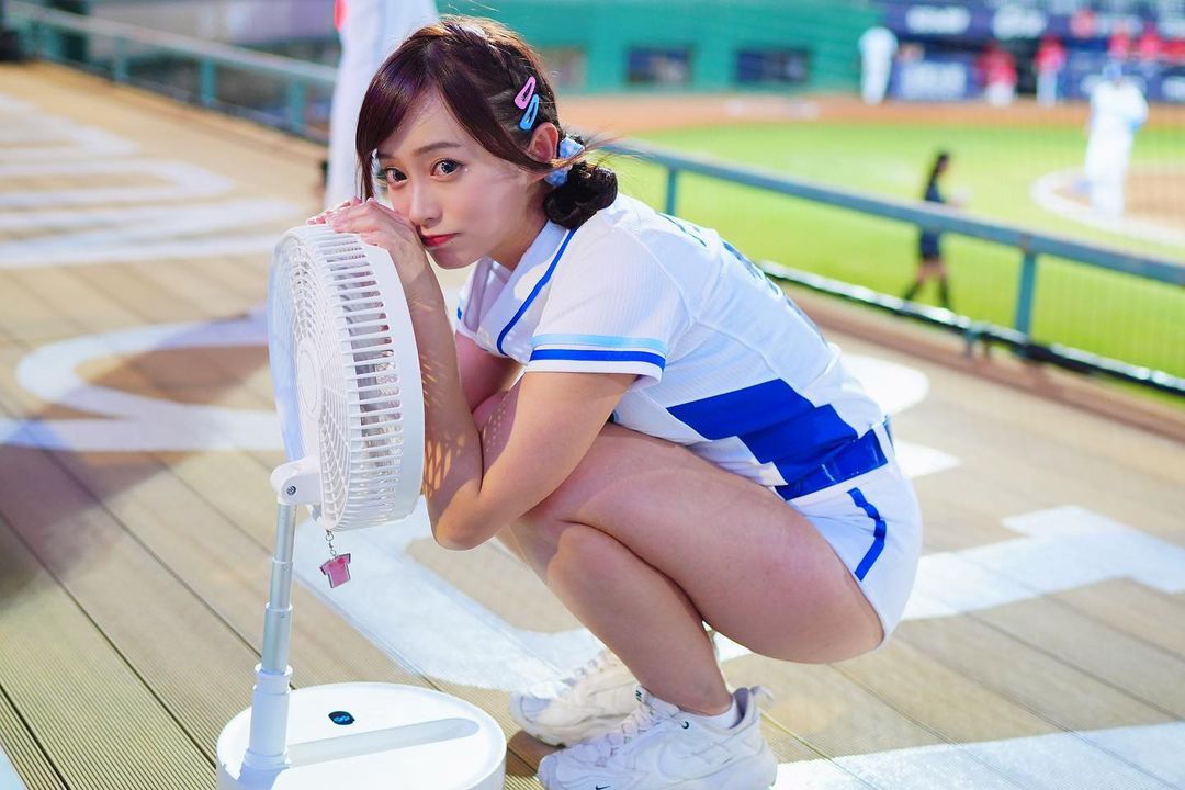 啦啦隊正妹「吳丹丹」甜美不失性感的身材佔據視線-第1章-图片9