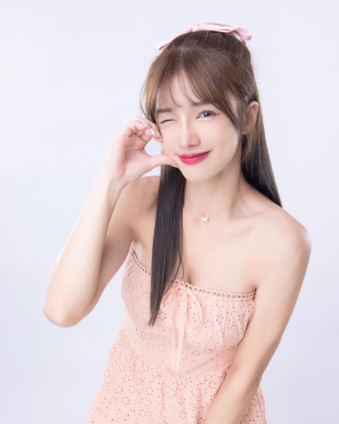 零死角女神最新寫真「倒趴泳池」泳衣辣照友視角誘人曝光-第1章-图片7