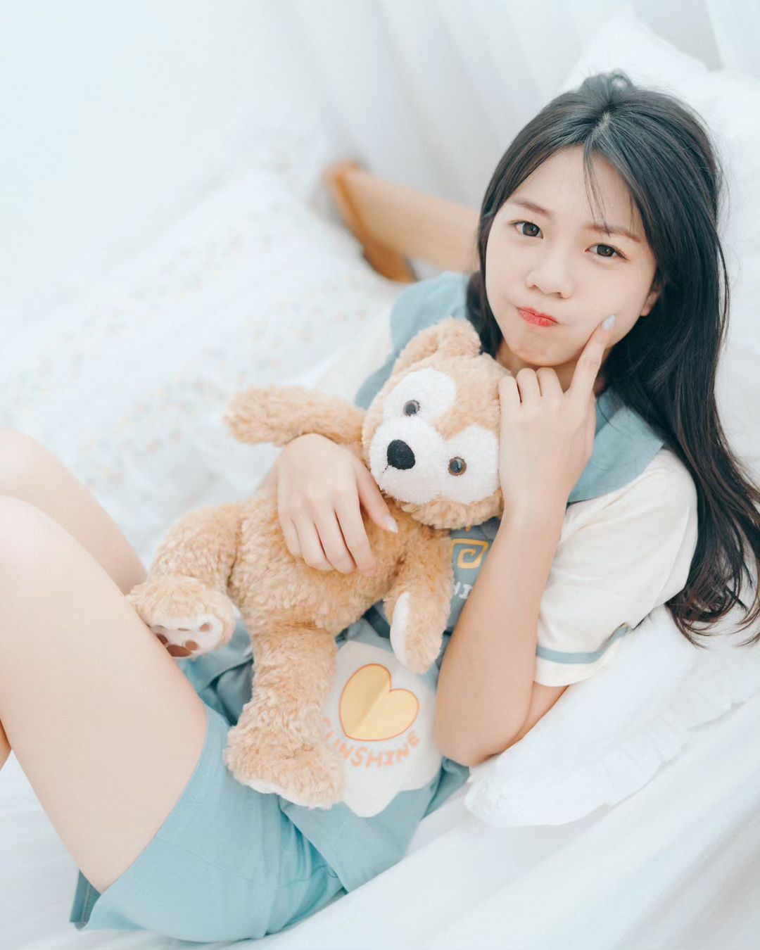 氣質女生「芊聿」發電甜笑迷倒眾人 滿滿的戀愛感-第1章-图片2