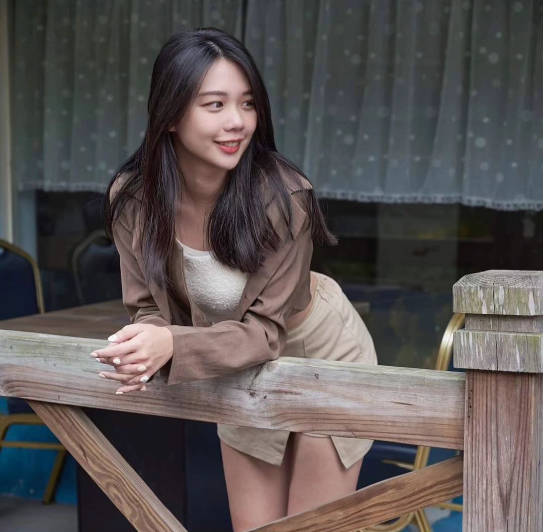 氣質女生「芊聿」發電甜笑迷倒眾人 滿滿的戀愛感-第1章-图片3