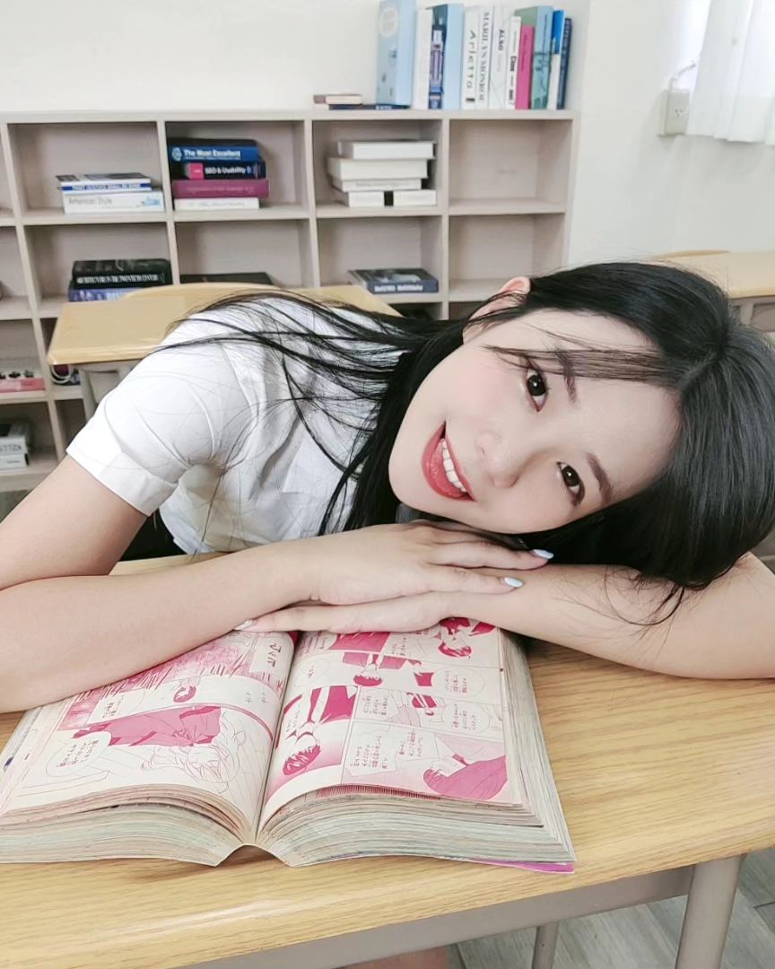 氣質女生「芊聿」發電甜笑迷倒眾人 滿滿的戀愛感-第1章-图片4