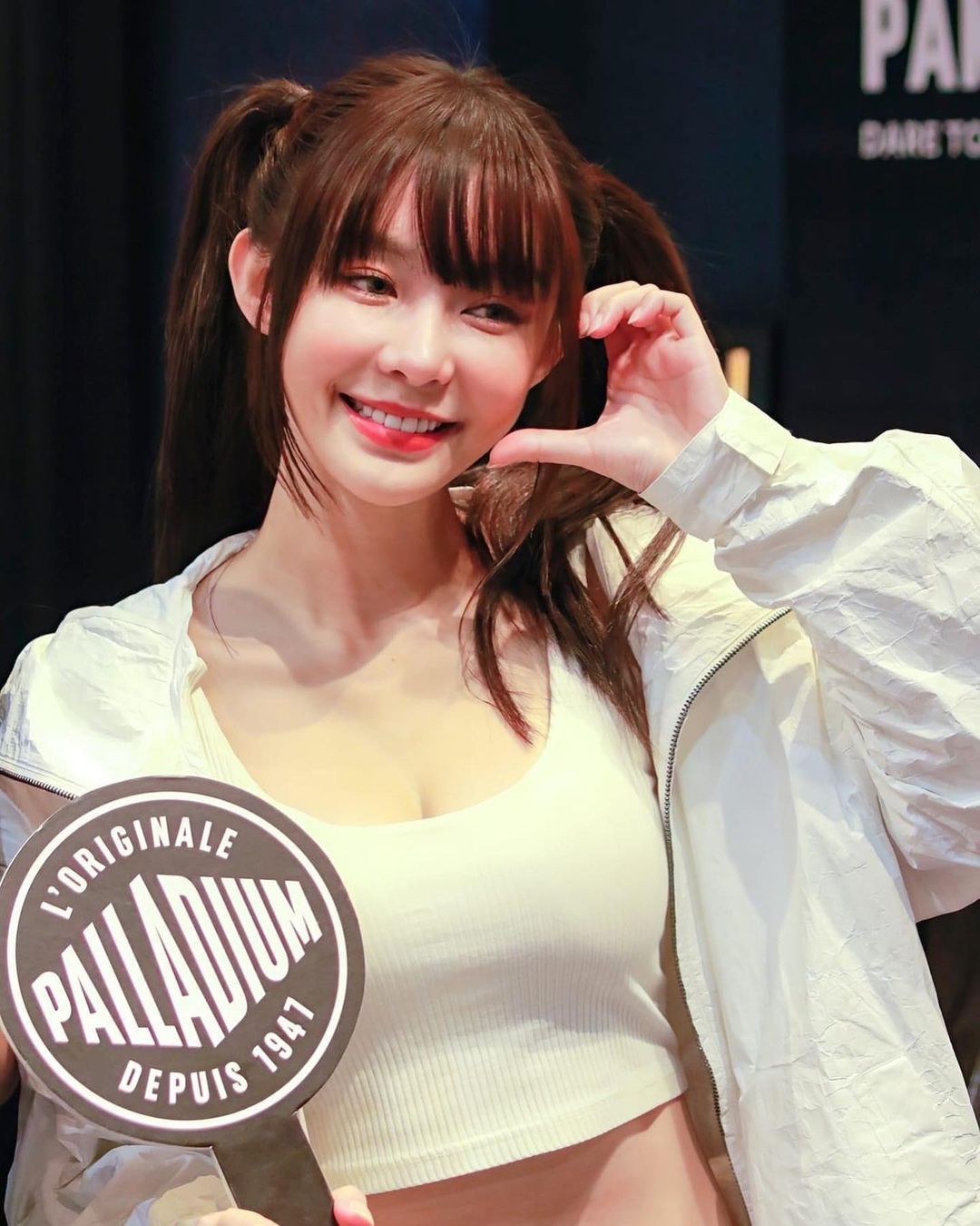 Sweethearted girl