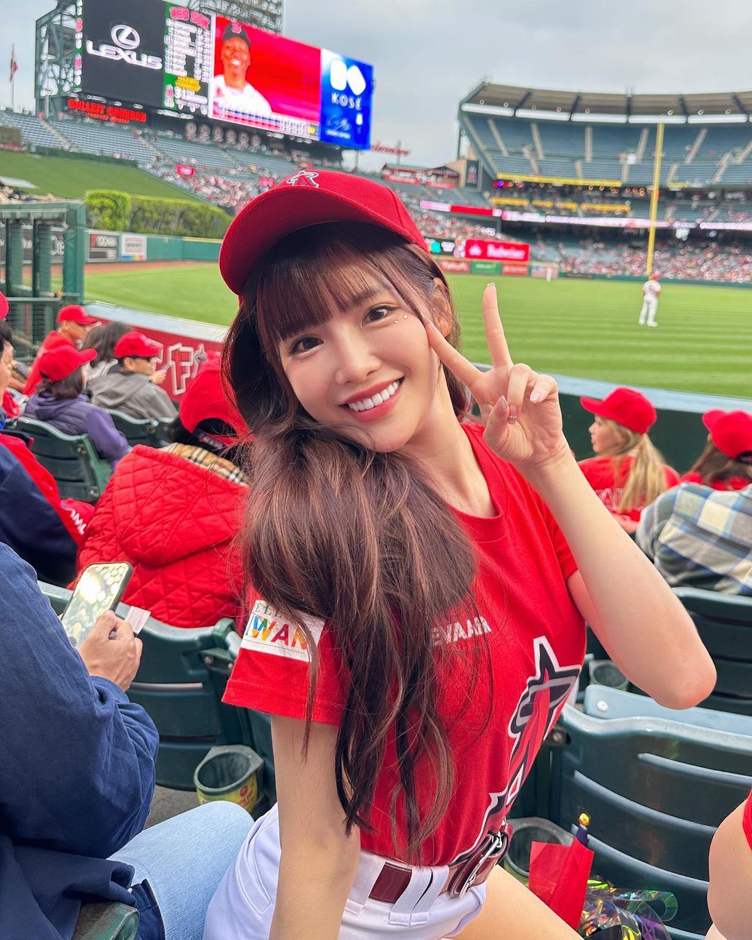 美腿女神「李恩菲x菲菲」高顏值加上白皙美體露出太誘惑-第1章-图片2