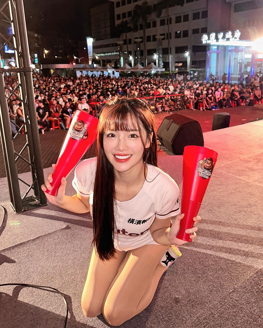 美腿女神「李恩菲x菲菲」高顏值加上白皙美體露出太誘惑-第1章-图片7