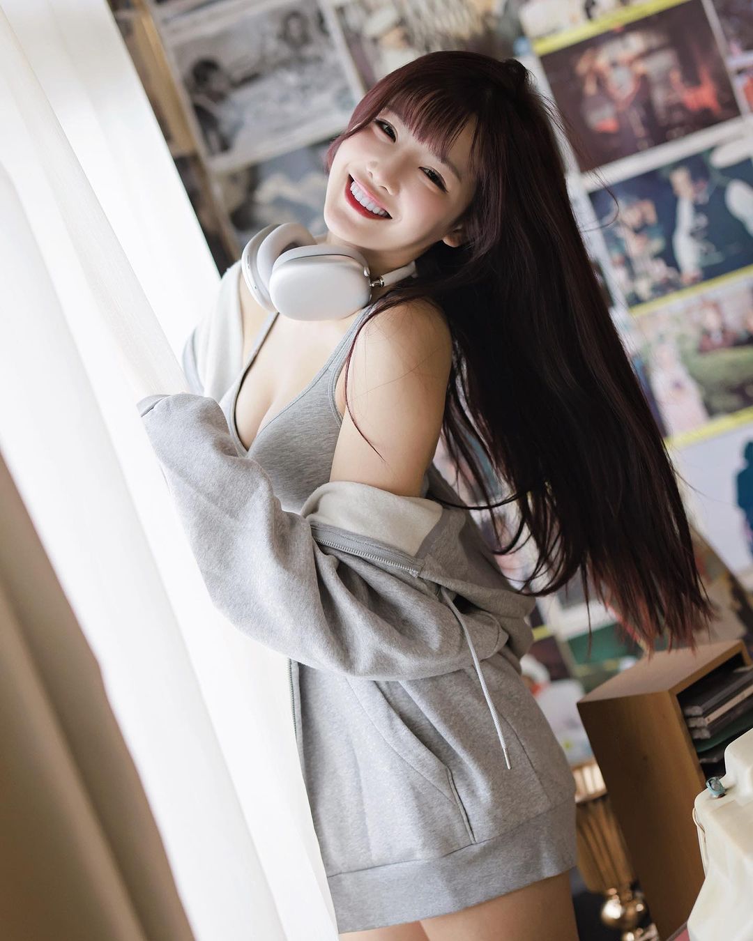 美腿女神「李恩菲x菲菲」高顏值加上白皙美體露出太誘惑-第1章-图片10